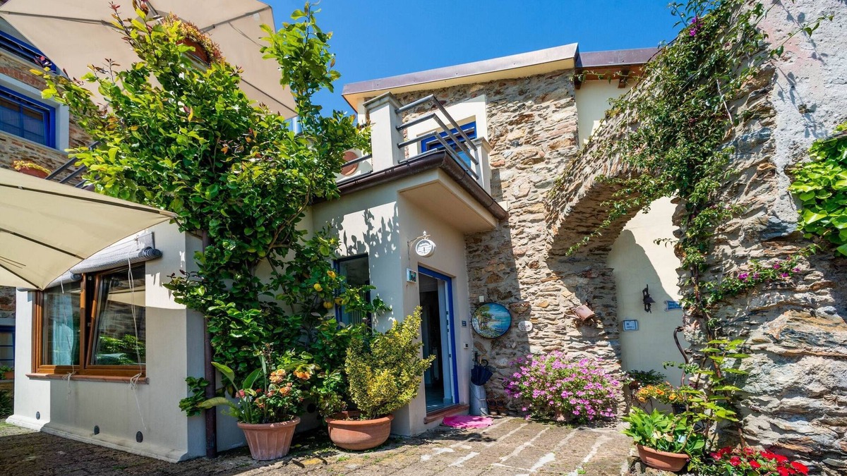 Massa Apartment | Ground Floor Flat with view over the coast, Wi Fi, Pool E-Car Charging station