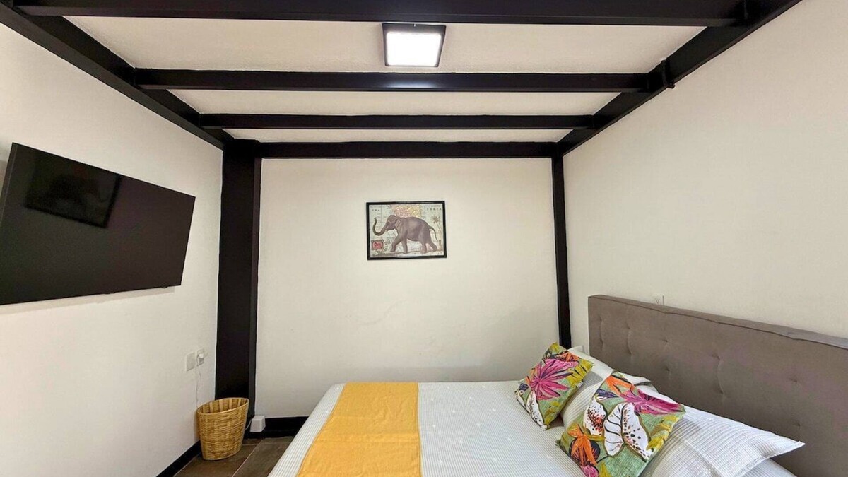 Reforma Apartment | Ground Floor Loft - 5 Min Walk to Oaxaca Historic Center - AC