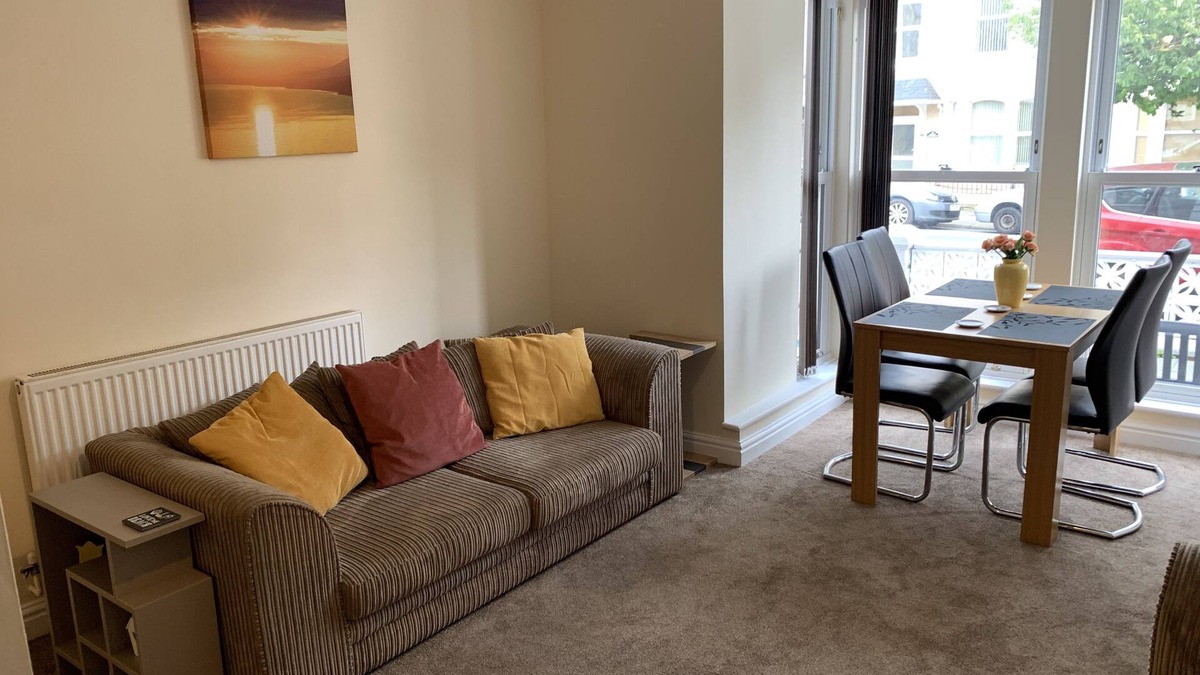 Llandudno Apartment | Ground floor, newly renovated modern central located apartment close to beach