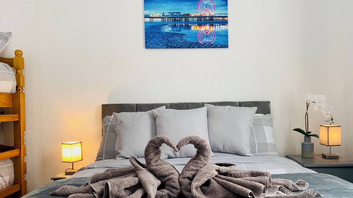South Shore Apartment | Ground Floor Pet Friendly Family Apartment by The Pleasure Beach, Free Parking