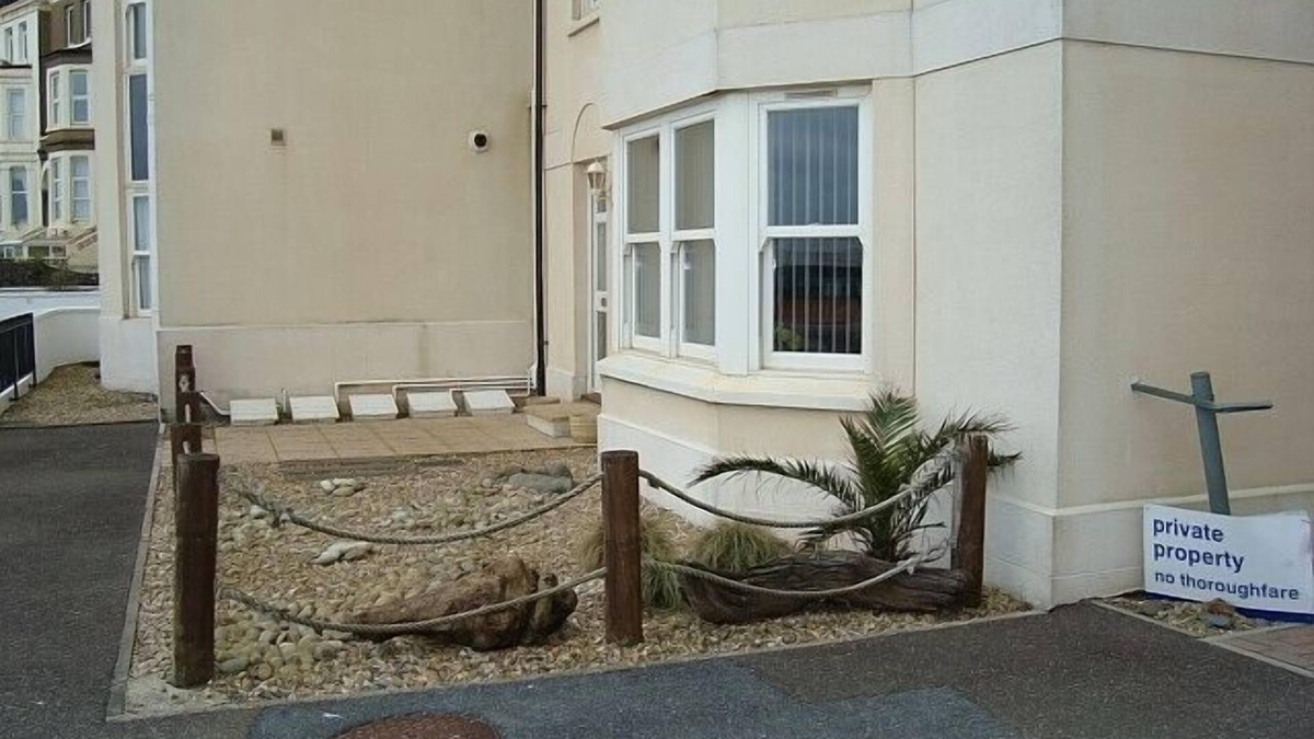 Dawlish Apartment | Ground Floor Sea Front Apartment