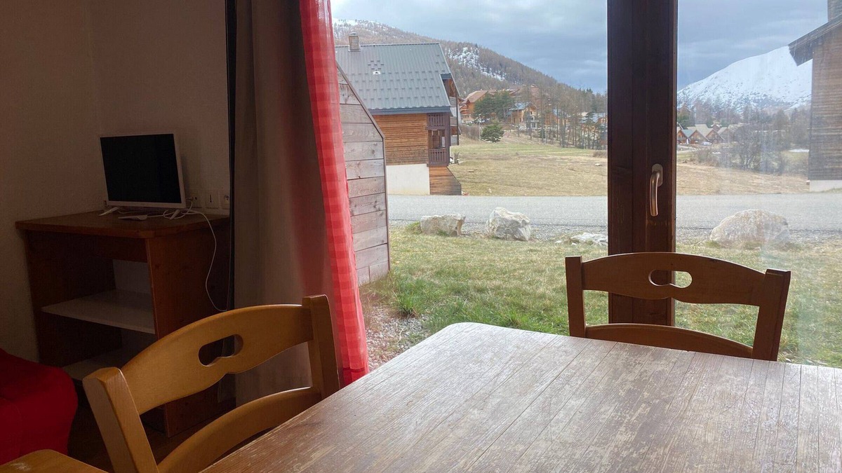 La Joue du Loup Apartment | Ground floor studio with parking, pets allowed