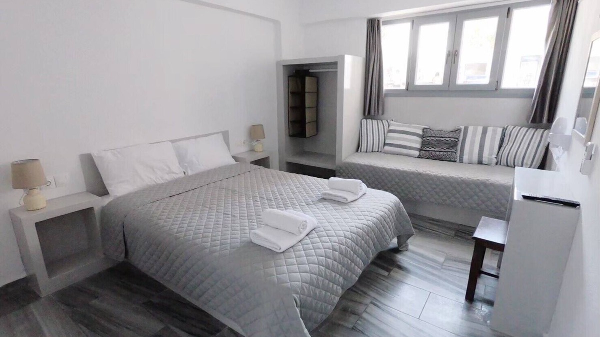 Perissa Apartment | Ground floor Triple Room 30 meters from Perissa Beach