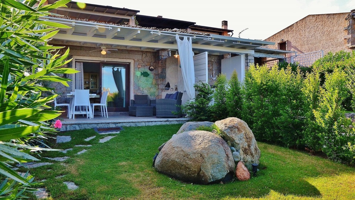 Sant'Elmo Cottage | Ground floor villa with green patio 200 meters from the beach WiFi