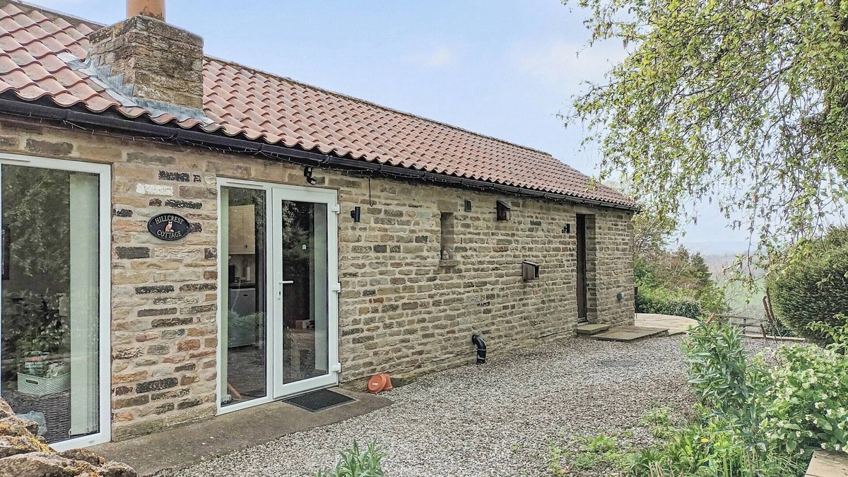 Broxa Cottage | Ground floor deluxe accommodation perfect for couples.