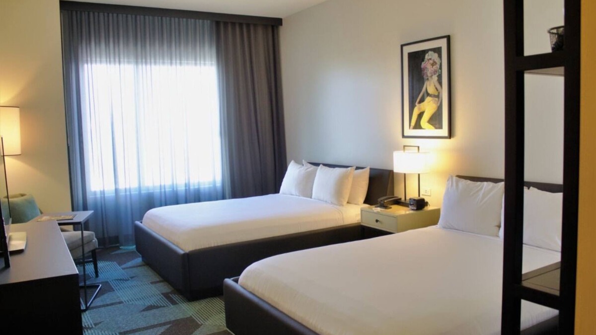Downtown Las Vegas House | Group Getaway in Las Vegas! 3 Contemporary Units with City View, Outdoor Pool!