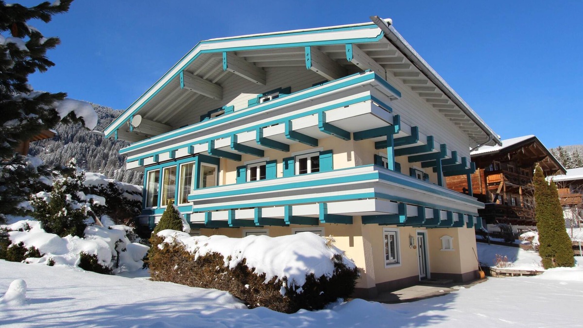 Oberkrimml Ski Chalet | Group house overlooking the waterfalls