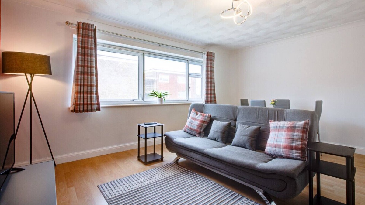 Ipswich House | Group Retreat: Perfect Home with FREE Parking
