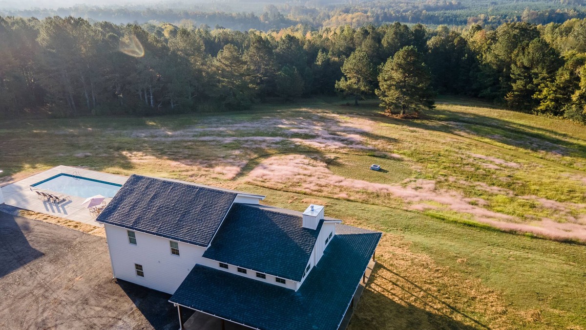 Summerville Other | Group Retreat! Pool, Hot Tub, 15 Acres, Near Rome Tennis, Atlanta & Chattanooga!