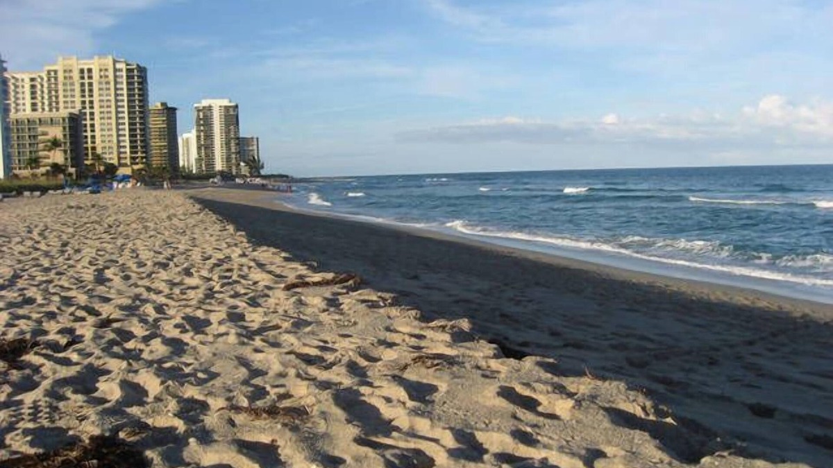 Singer Island House | Groups, Families & Pet Owners Dream! 3min walk to beach & 7min to National Park!