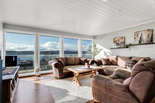 Tromso Apartment | Groups & Family l Majestic views l FREE Parking