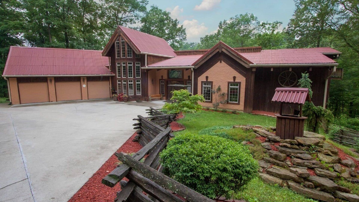 Helmsburg Cabin | groups of 10-16