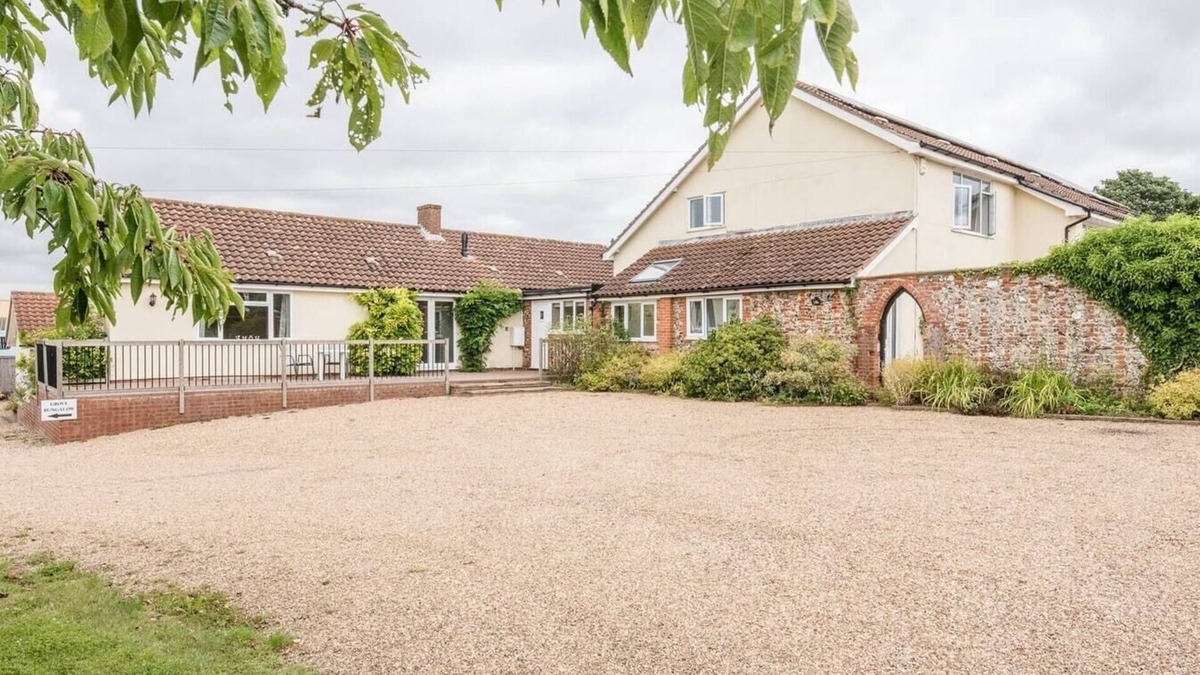 Woodbridge Apartment | Grove Farm Bungalow and Annexe, Dallinghoo