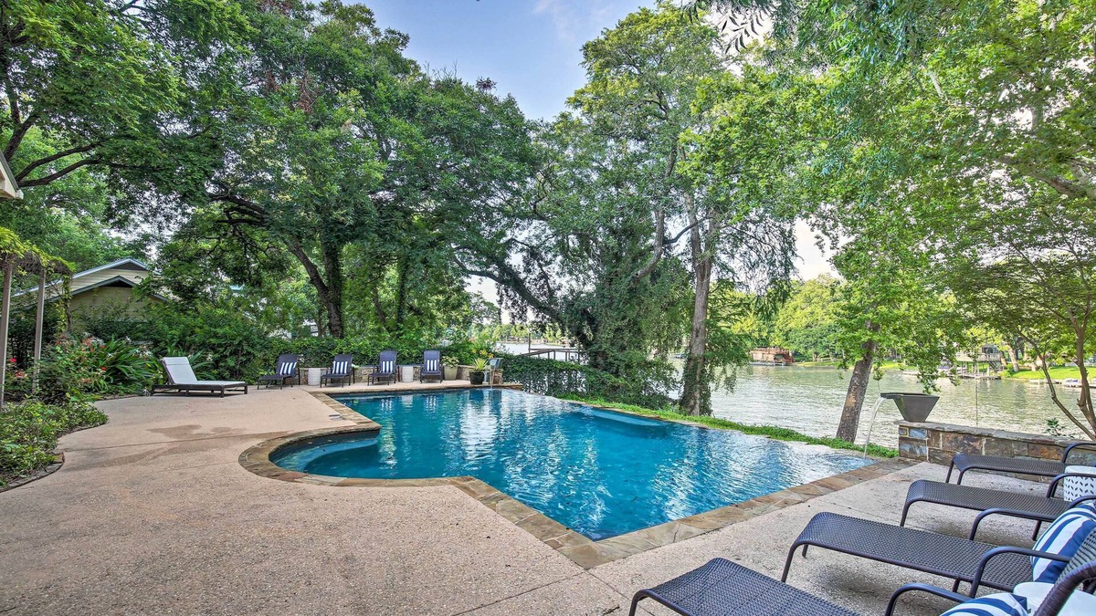 Seguin House | Guadalupe River Paradise w/Hot Tub, Dock & Kayaks