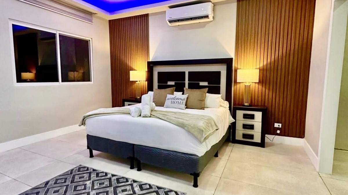 Santa Ana House | Guanaco House Free daily cleaning <Wifi , Hot water <AC