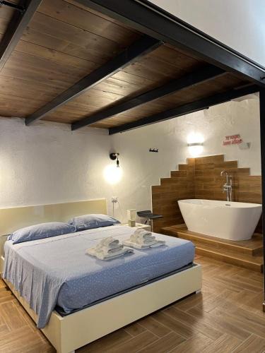 Naples Apartment | Guarracino - Real Suite Capodimonte
