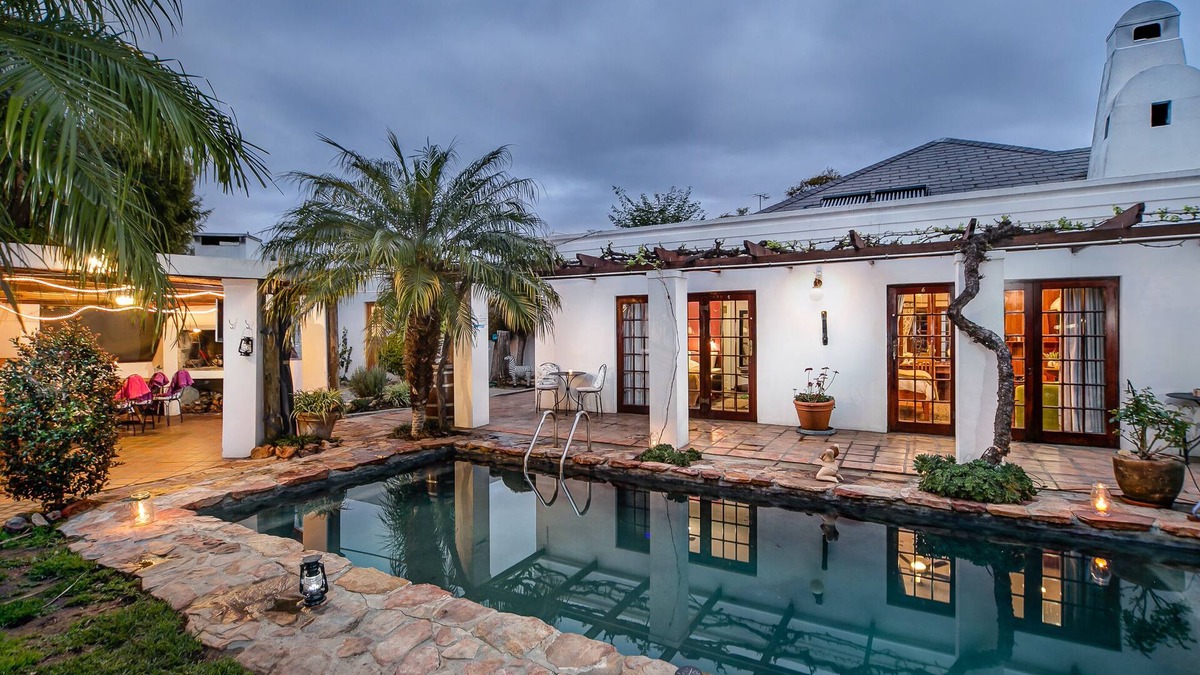 Robertson House | GUBAS DE HOEK meet eat sleep