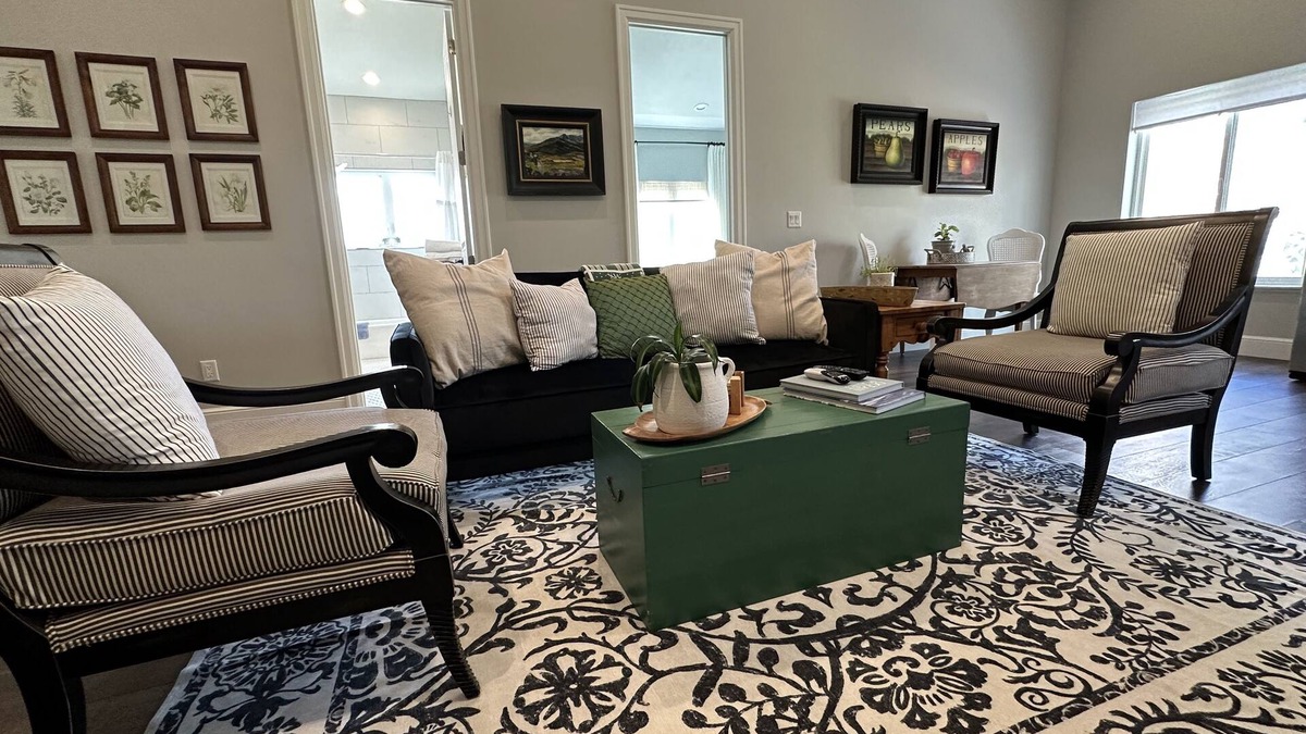 Holladay Apartment | Guest Apartment close to Ski Resorts, Hiking Trails, Shopping Restaurants & more