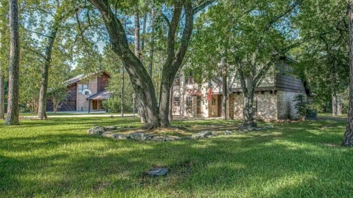 Northampton Apartment | Guest Apt with ATTACHED Bath and PRIVATE EntrancenRUSTIC Nonsmoking SUITE