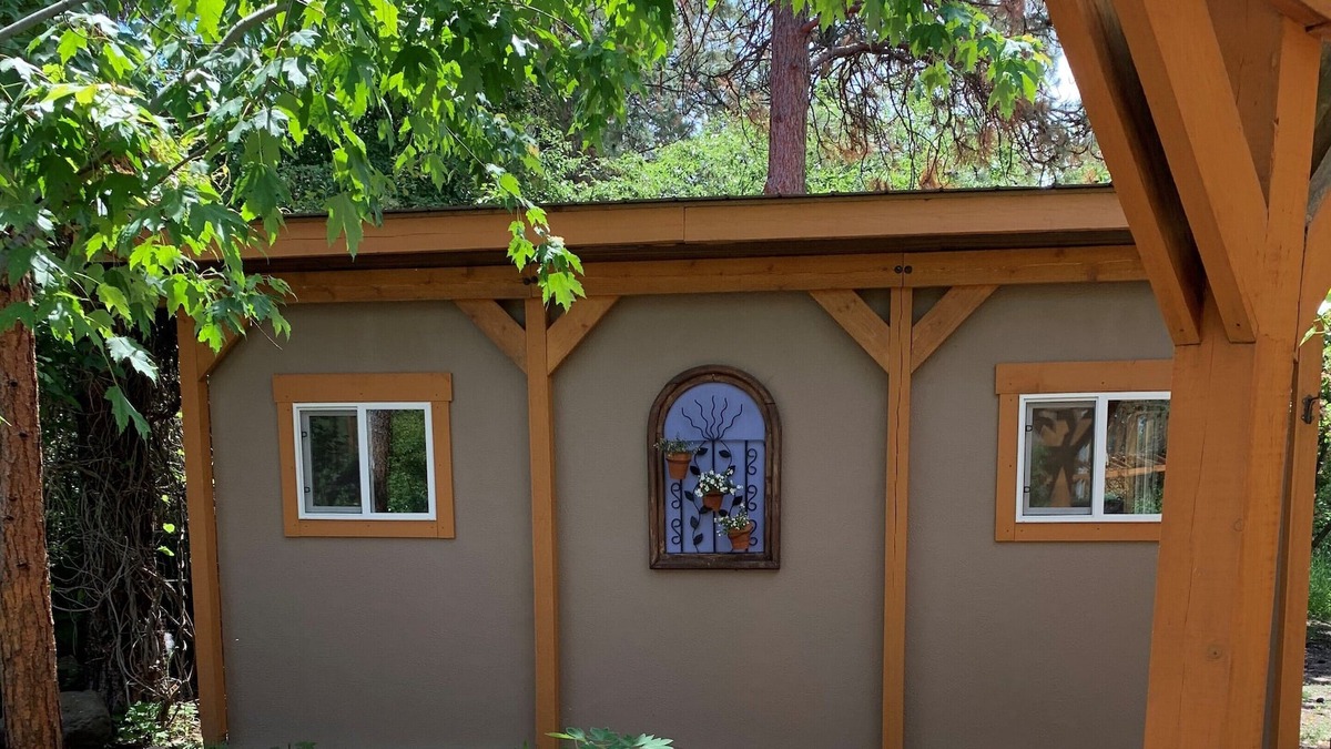 Central Okanagan Cottage | Guest cottage nested in forest- near to golf , zoo, airport.