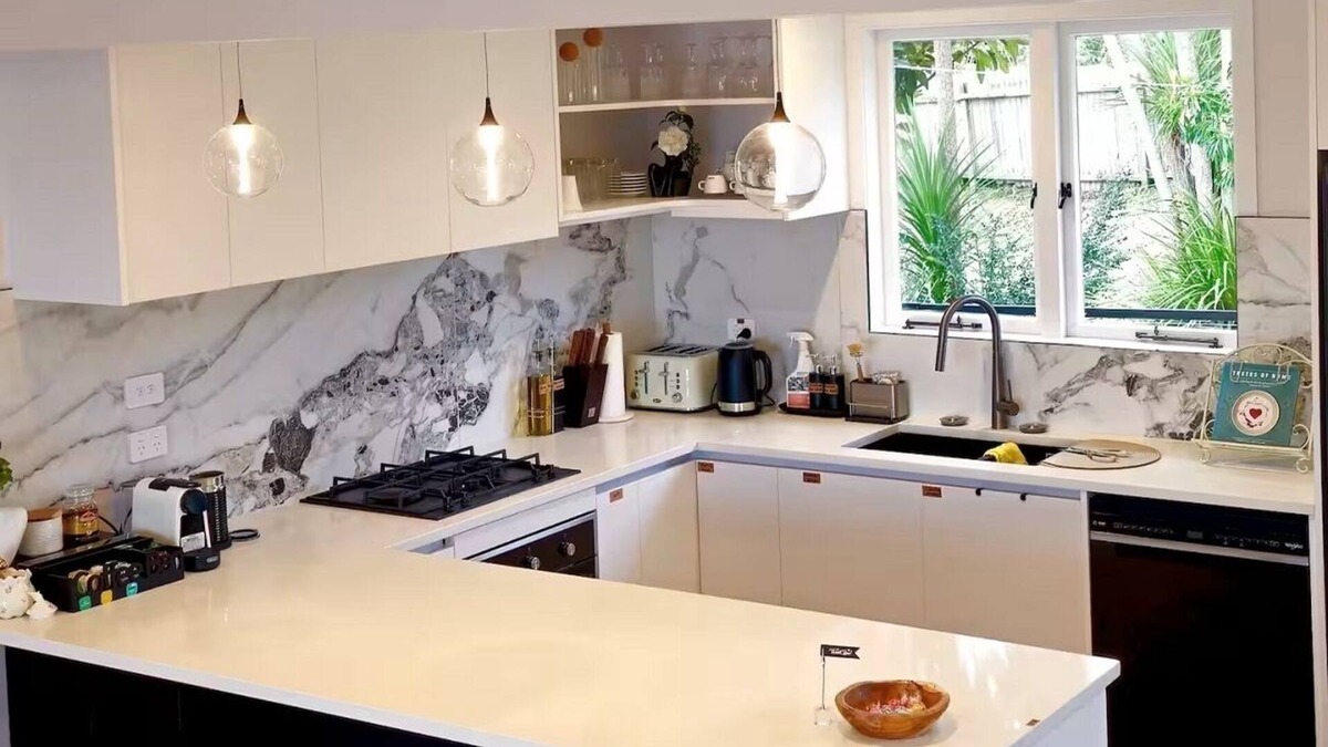 New Windsor House | Guest Favorite 3BRM - New Reno with Parking & AC - CBD 12KMs & AP 17KMs