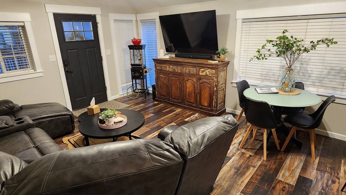 Coeur d'Alene House | Guest Favorite, Peaceful, Walkable to Dinning and Shopping & 5 -Star clean!