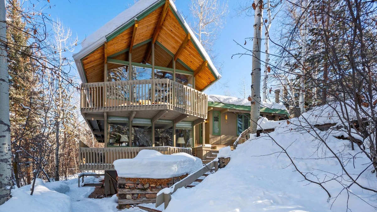 Aspen House | Guest Favorites at 10% Off! Stay 3 nights through Nov