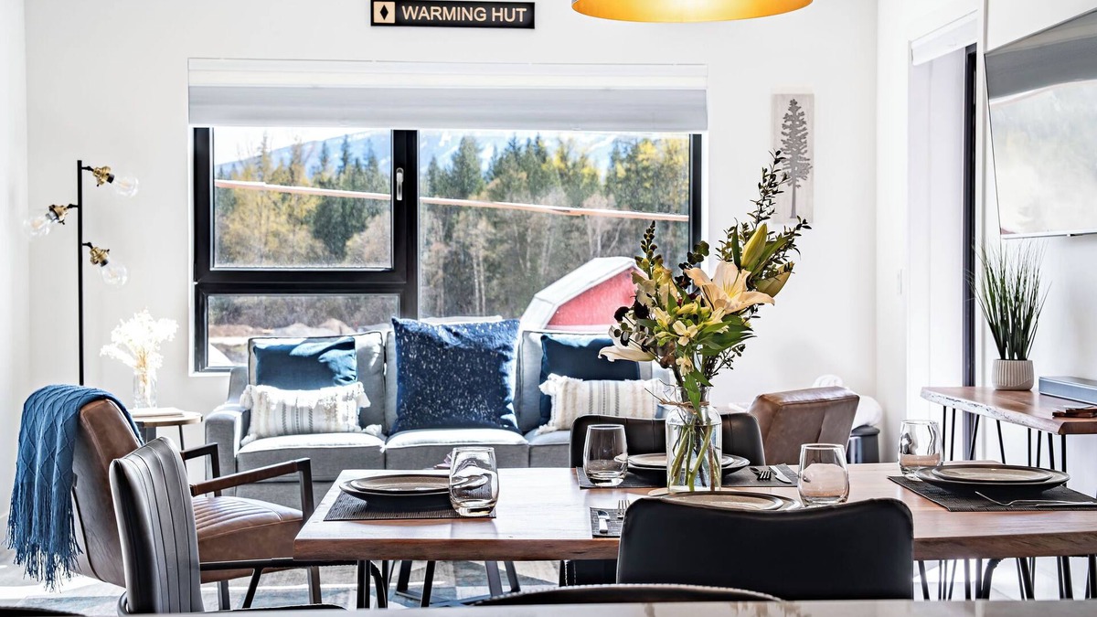 Revelstoke Condo | Guest Favourite Condo minutes from Resort & Downtown