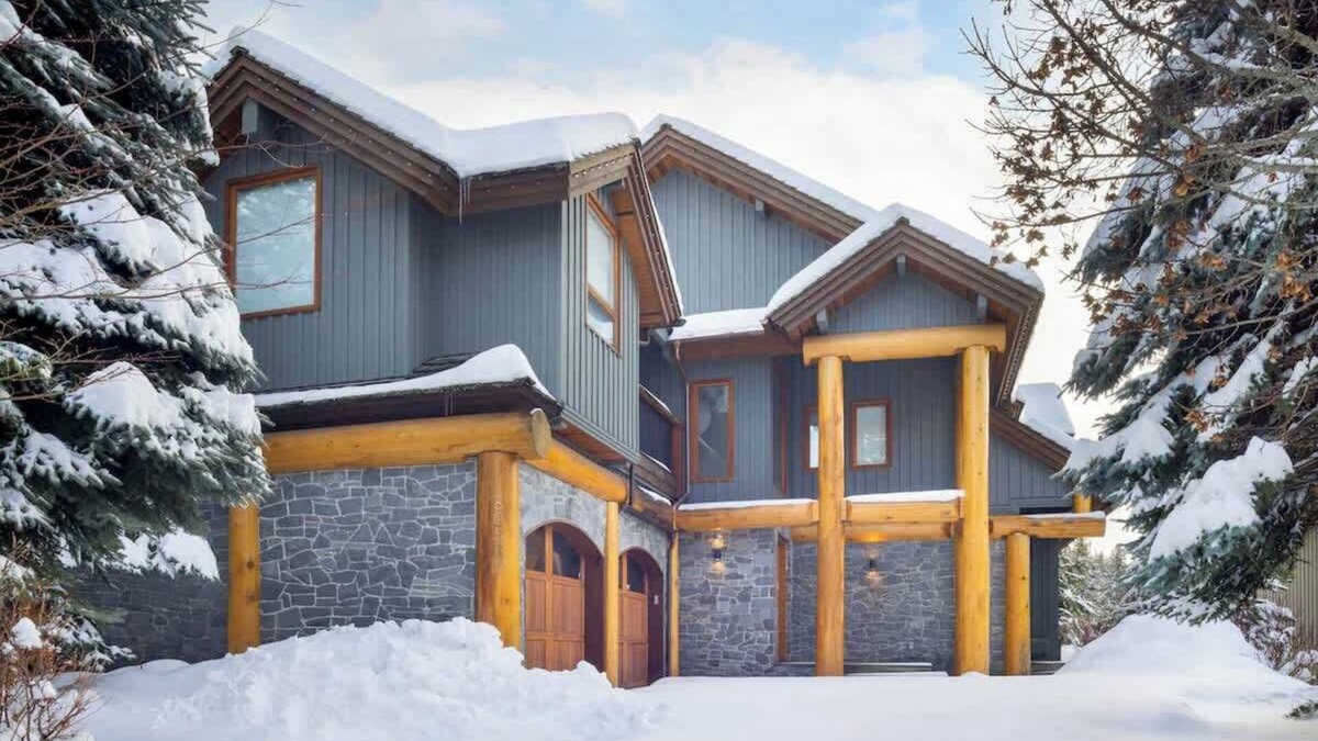 Nicklaus North House | Guest Favourite, Hot Tub, Fireplace, Scenic Views