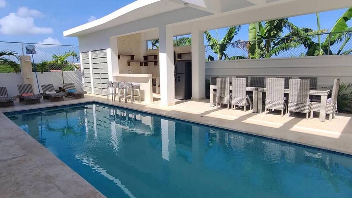 La Mulata Villa | Guest-friendly 10BR/12BA Villa: Pool, Billiard, Walk to Everything