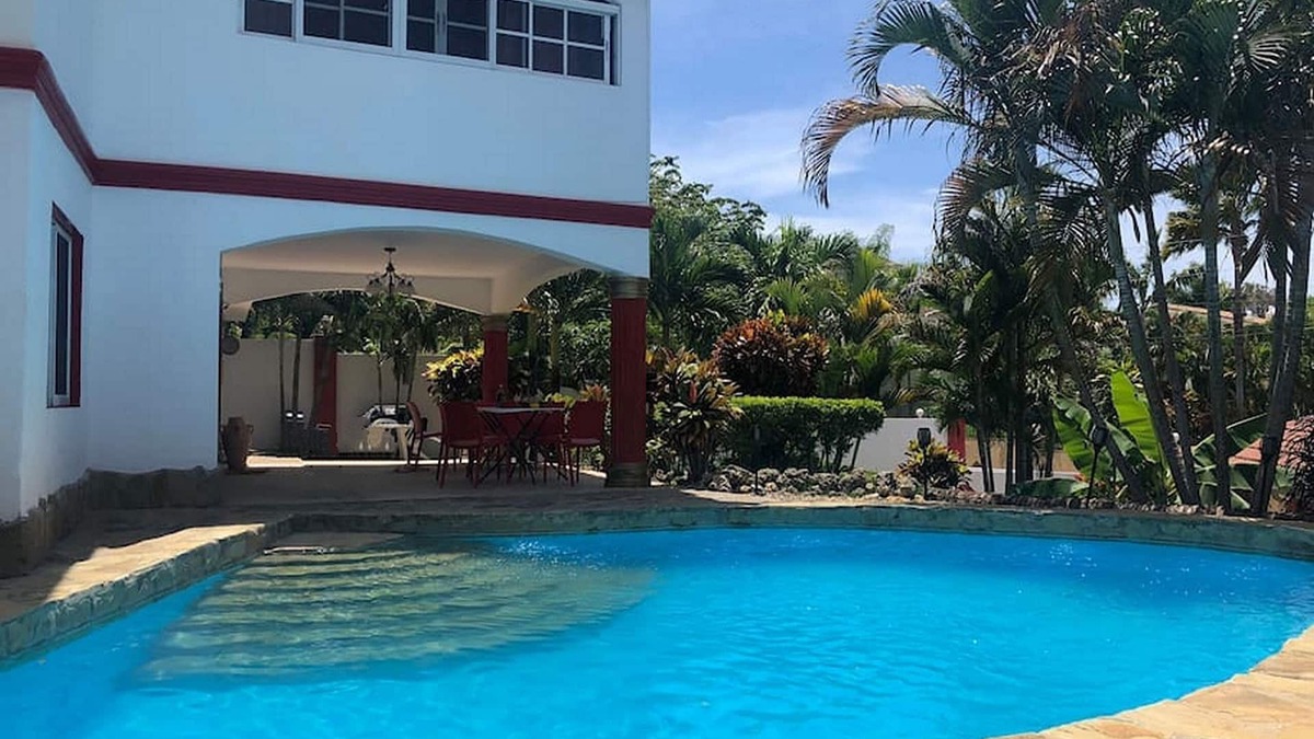 La Mulata I Villa | Guest-friendly 7BD villa, pool/billiard table/games, Wi-Fi/cable TV/AC/BBQ