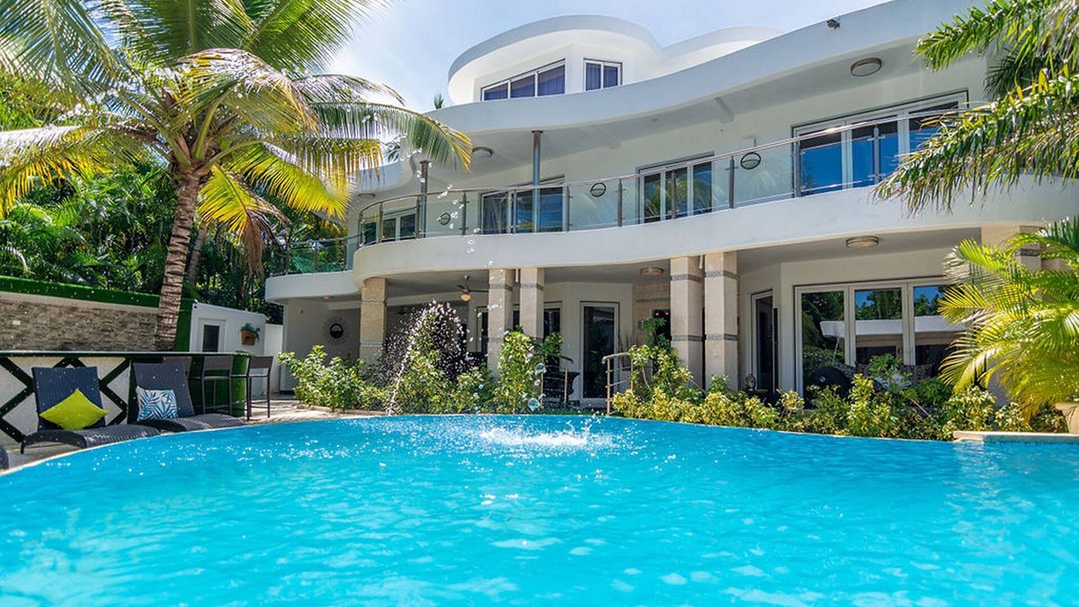 El Batey Villa | Guest-friendly 9BD/9BA party complex in central Sosua