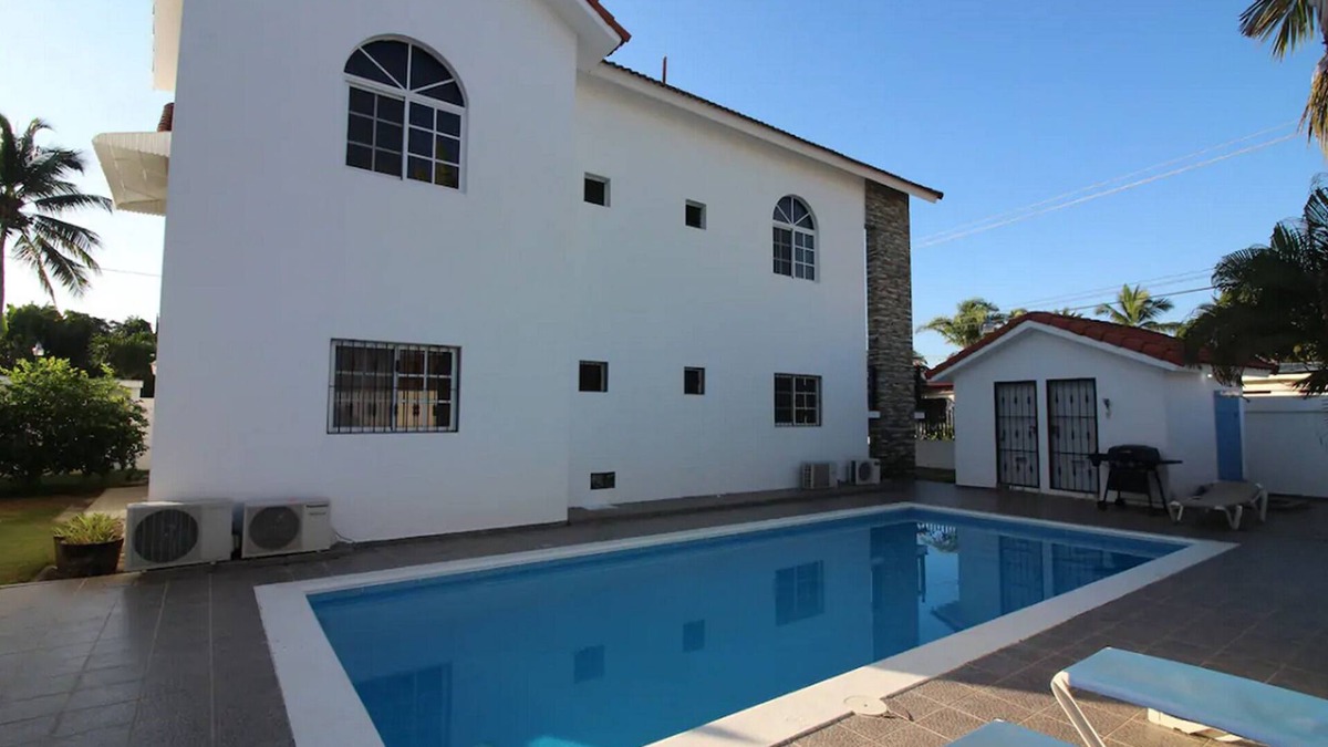 El Batey Villa | Guest-friendly villa in central Sosua, 3 bedrooms, private pool, cable TV, WiFi
