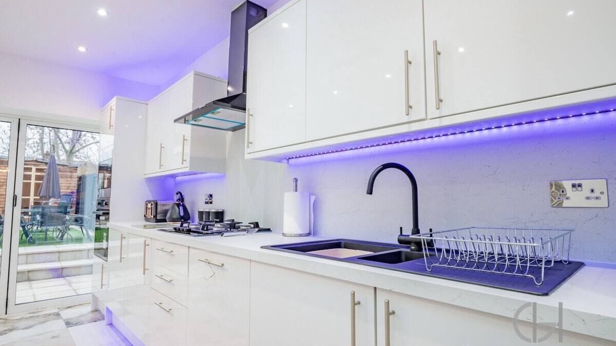 Portswood House | Guest Homes | Broadland House