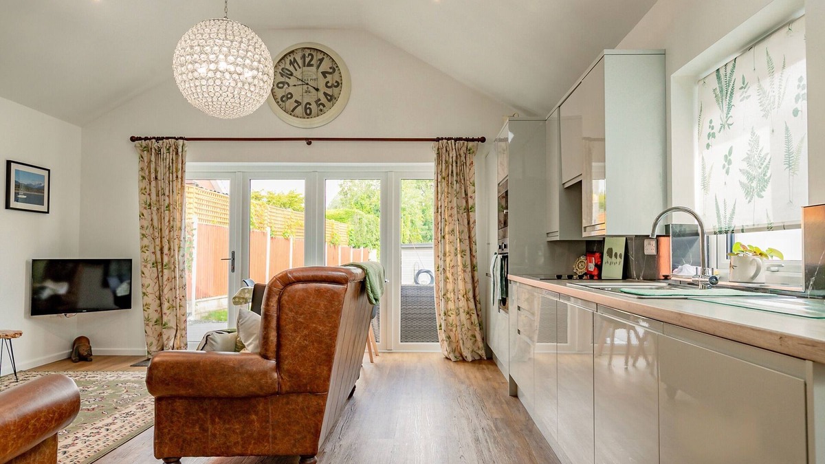 Tenbury Wells House | Guest Homes - Little Highlands