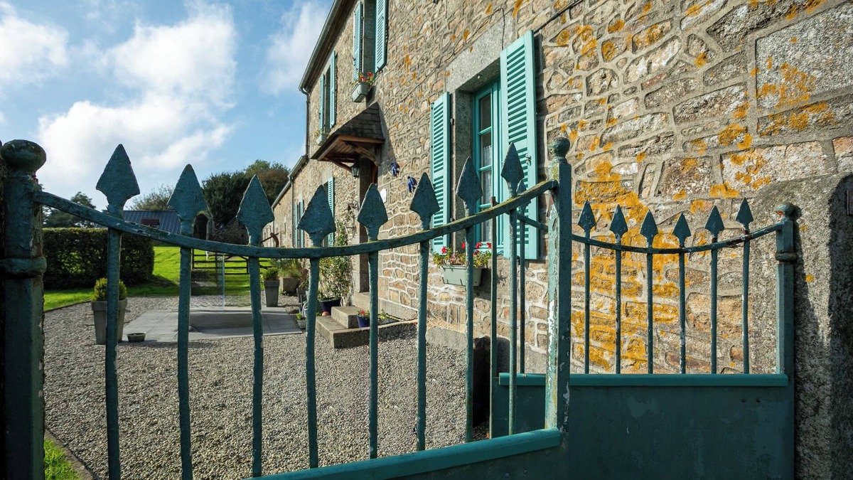 Kerien Bed & Breakfast | Guest House 'Chambre Bleue' with Private Terrace, Private Garden and Wi-Fi