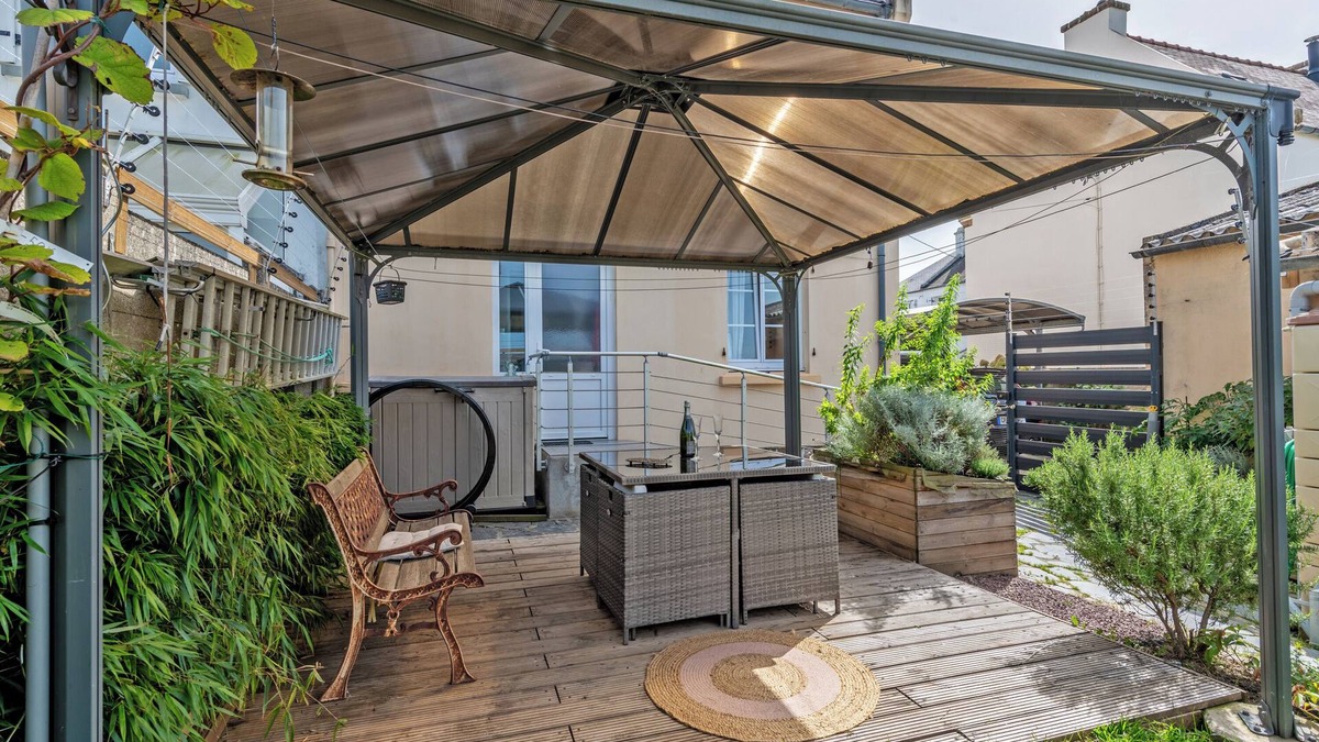 Morlaix Apartment | Guest House 'Domaine De Pharaon' with Shared Terrace, Wi-Fi and Air Conditioning