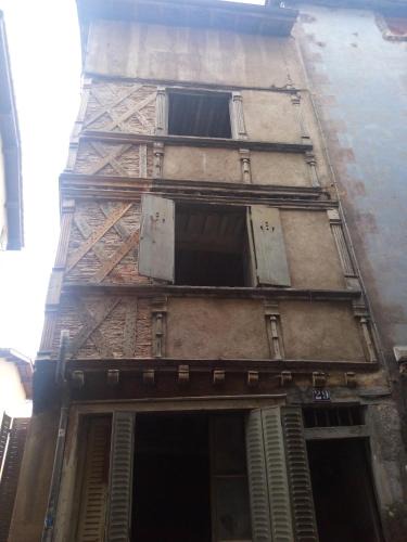 Riom Apartment | Guest House