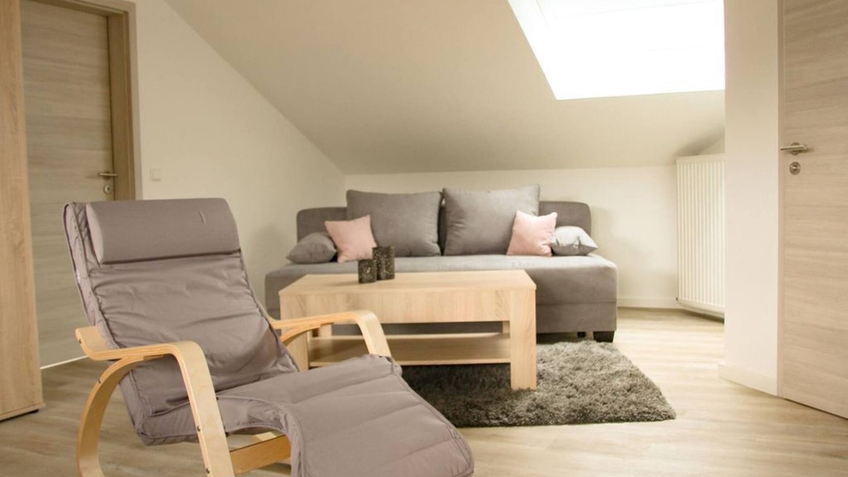 Dahn Apartment | Guest house in the middle - holiday home, shower and bath, 4 or more bedrooms