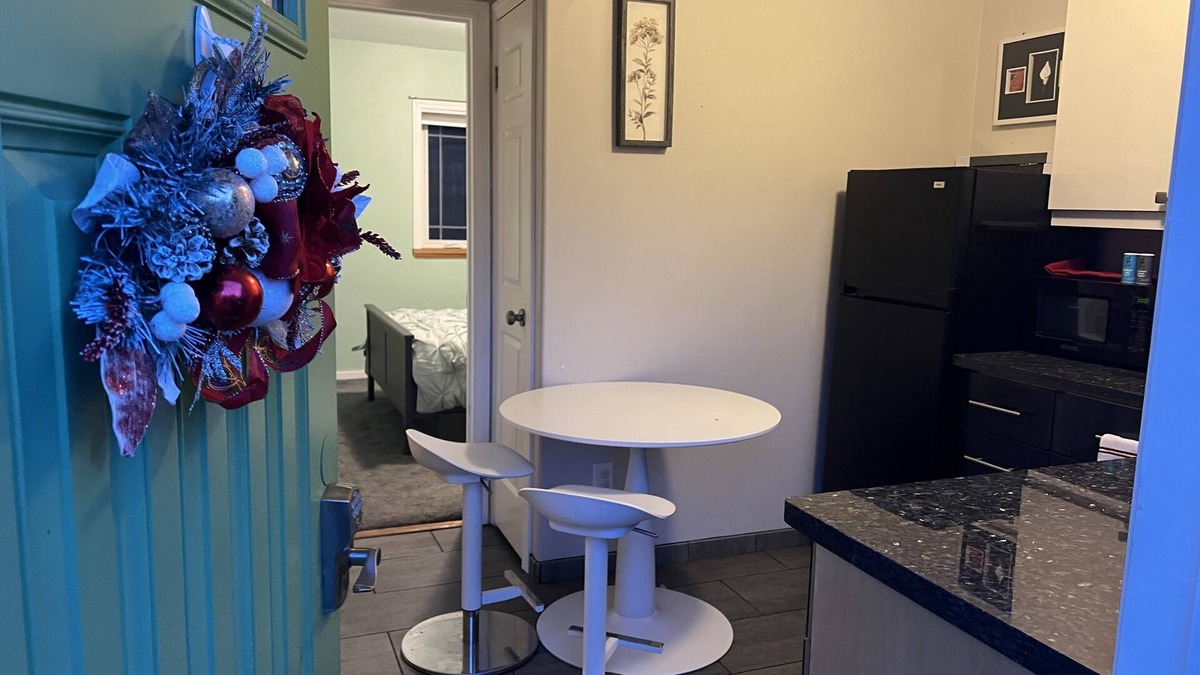 Riverview Cottage | Guest house in West Seattle