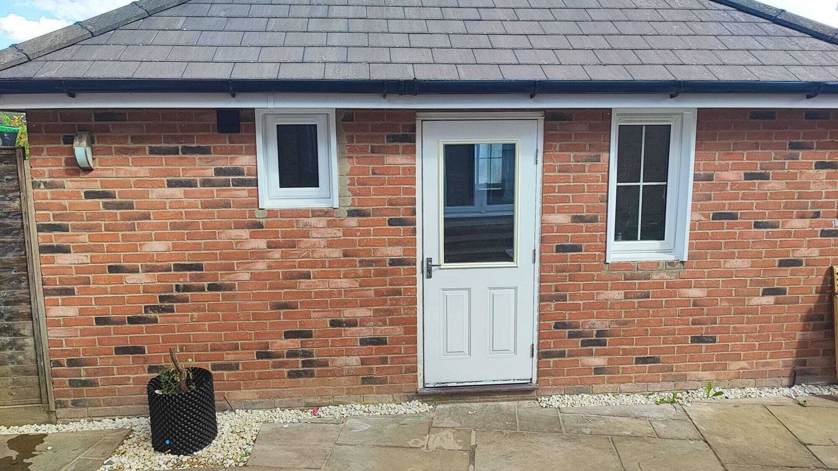 Andover Apartment | Guest House is Located in Andover. Suitable for Singles/Couples