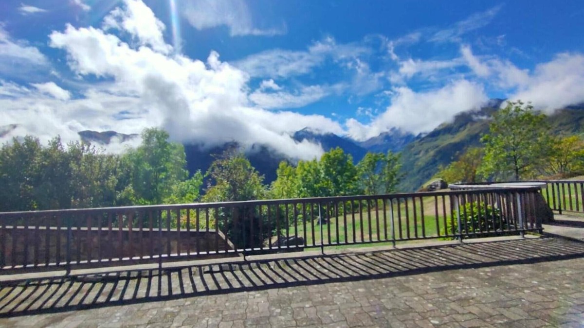 Garin House | Guest House 'La Vingt-Huit - Chambre 4 Pers' with Mountain View, Shared Terrace and Private Garden