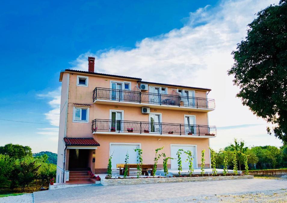 Golas House | Guest House Maxi
