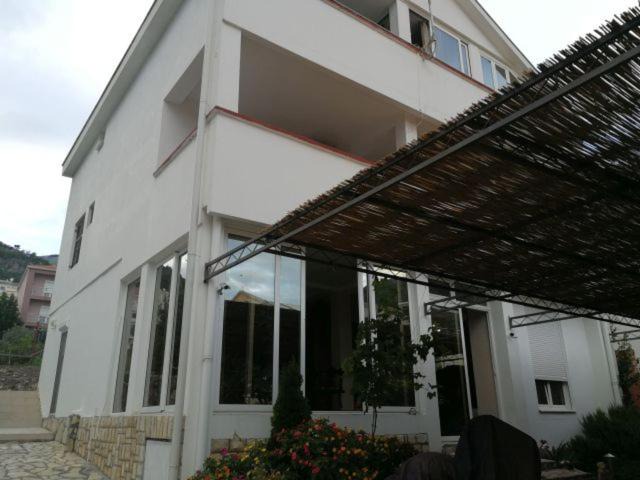 Lazi House | Guest House Mudresa
