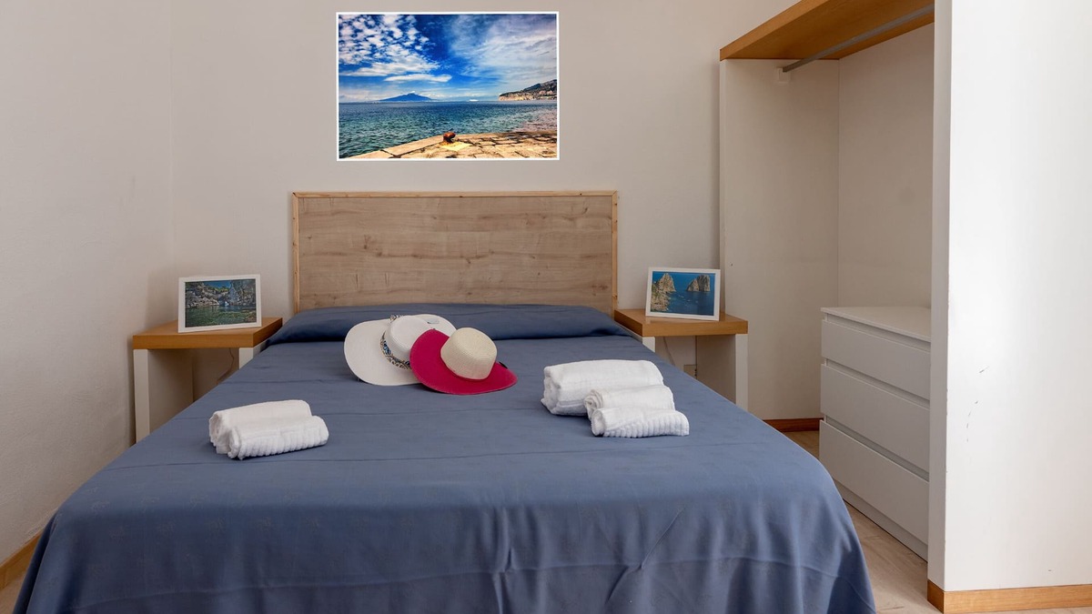 Schiazzano Bed & Breakfast | Guest House overlooking Capri Island