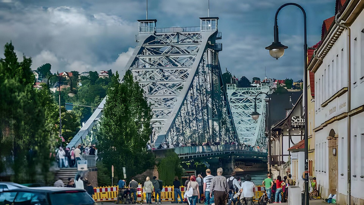 Striesen House | Guest House 'Romantikzimmer in Striesen' with Shared Terrace, Shared Garden and Wi-Fi