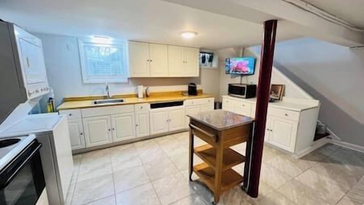 Fairfax House | Guest House - Safe & Quiet Near DC