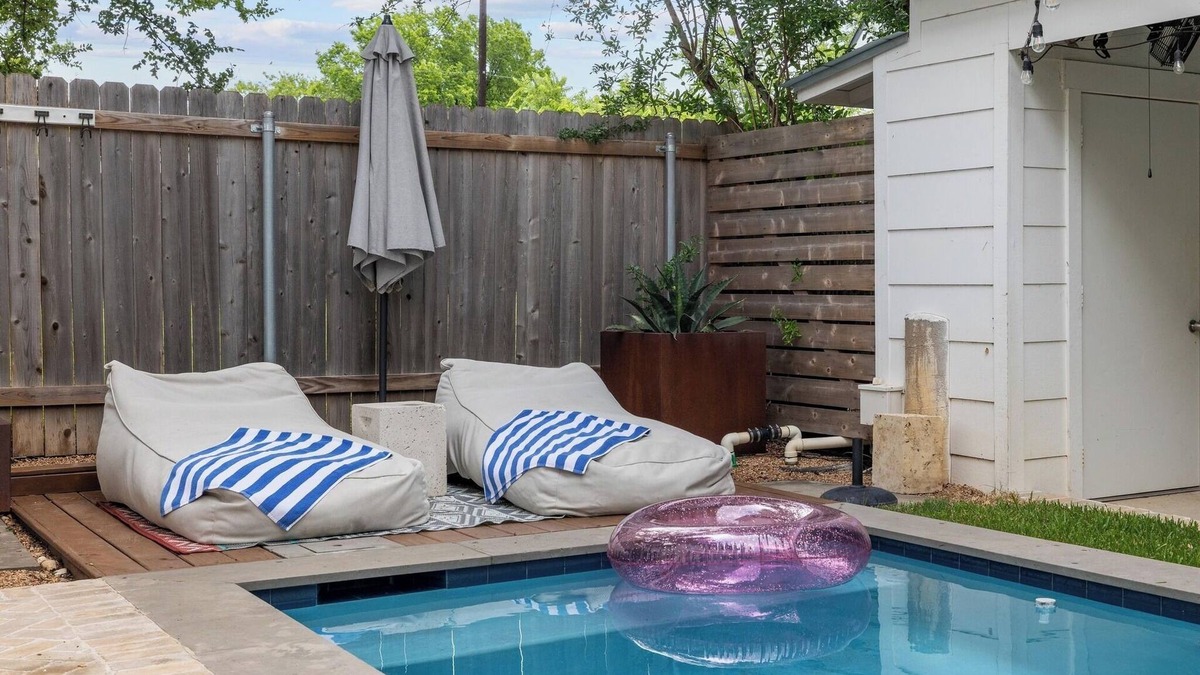 Blackshear-Prospect Hill House | Guest House + Shared Pool - Eastside Palm Flat!