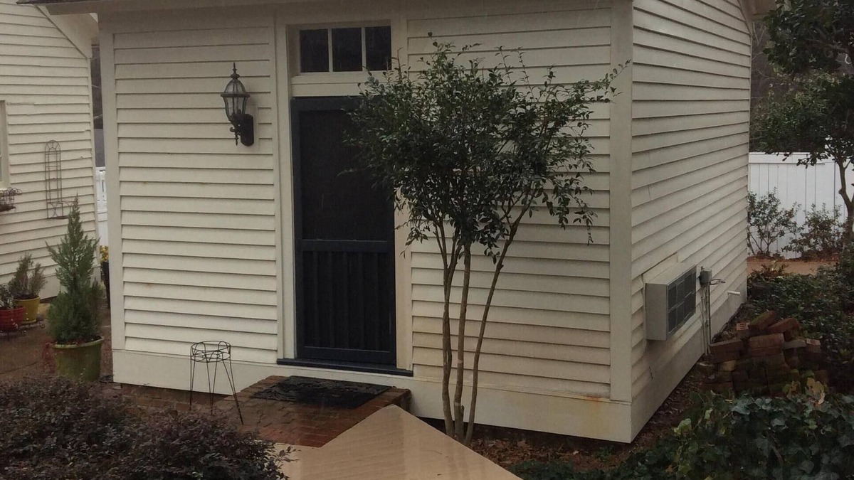 Oxford House | Guest House steps away from the hisoric Oxford Square and Ole Miss!