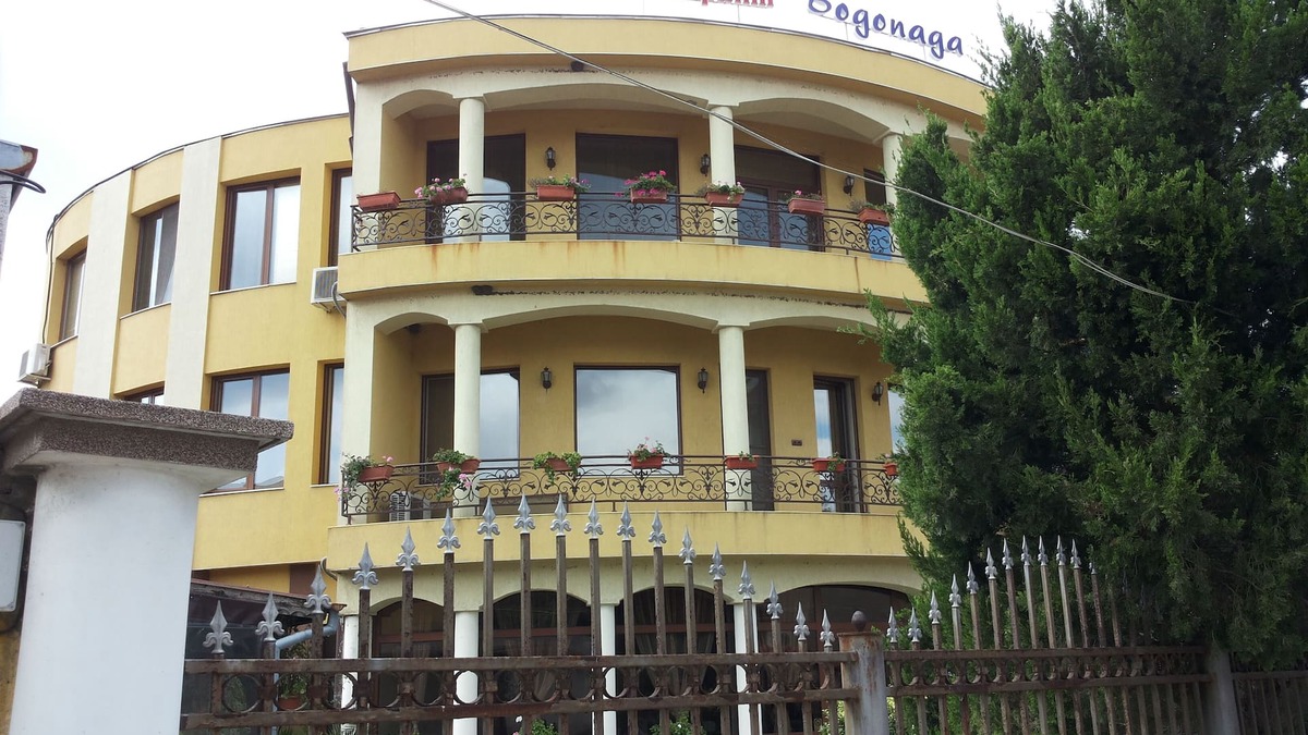 Chirpan Hotel | Guest house Vodopada